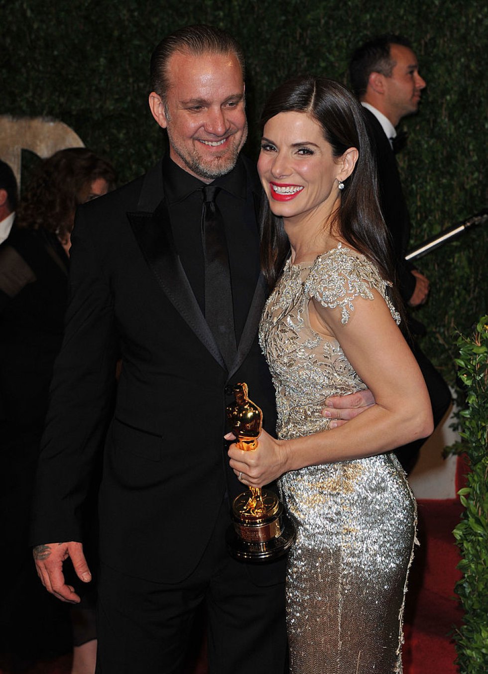 Jesse James le fue infiel a Sanda Bullock con una modelo y actriz. Bullock se enteró durante una ceremonia de los Óscar. Jesse James le fue infiel a Sanda Bullock con una modelo y actriz. Bullock se enteró durante una ceremonia de los Óscar.