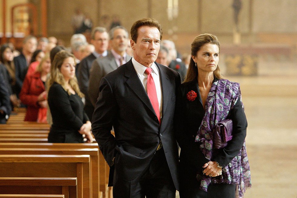 Arnold Schwarzenegger engañó a María Shriver con la empleada, a quien luego dejó embarazada. Arnold Schwarzenegger engañó a María Shriver con la empleada, a quien luego dejó embarazada.