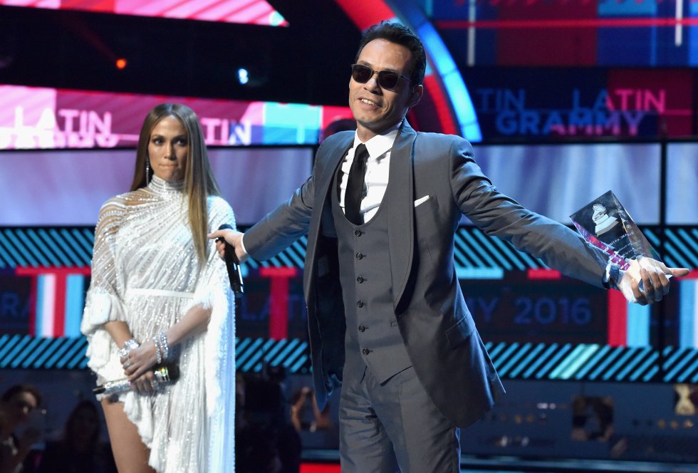 Marc Anthony y Jennifer López terminaron por las constantes infidelidades del cantante. Además, se rumora que la cantante lo engañó con William Levy Marc Anthony y Jennifer López terminaron por las constantes infidelidades del cantante. Además, se rumora que la cantante lo engañó con William Levy