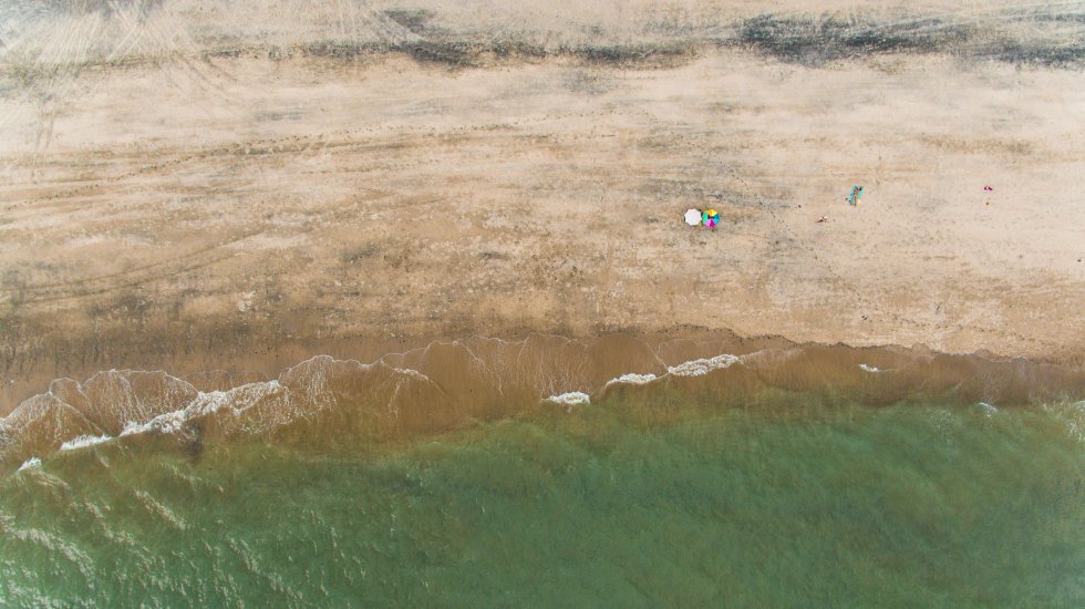 Aprenda a volar antes que disparar: Realizar fotografías (y vídeos) con tu dron requiere que primero sepas manejarlo correctamente. Aprenda a volar antes que disparar: Realizar fotografías (y vídeos) con tu dron requiere que primero sepas manejarlo correctamente.