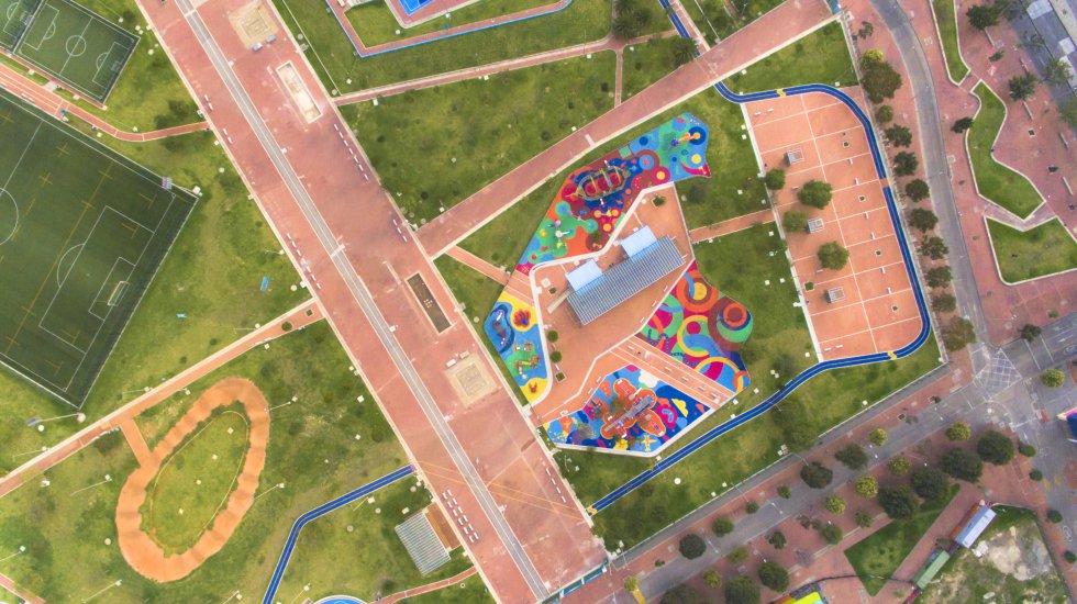 Busque formas, líneas y texturas: Fotografiar desde el aire nos abre un mundo de posibilidades que no podemos visualizar desde tierra. Trate de capturar formas interesantes en el terreno, líneas, patrones y texturas Busque formas, líneas y texturas: Fotografiar desde el aire nos abre un mundo de posibilidades que no podemos visualizar desde tierra. Trate de capturar formas interesantes en el terreno, líneas, patrones y texturas