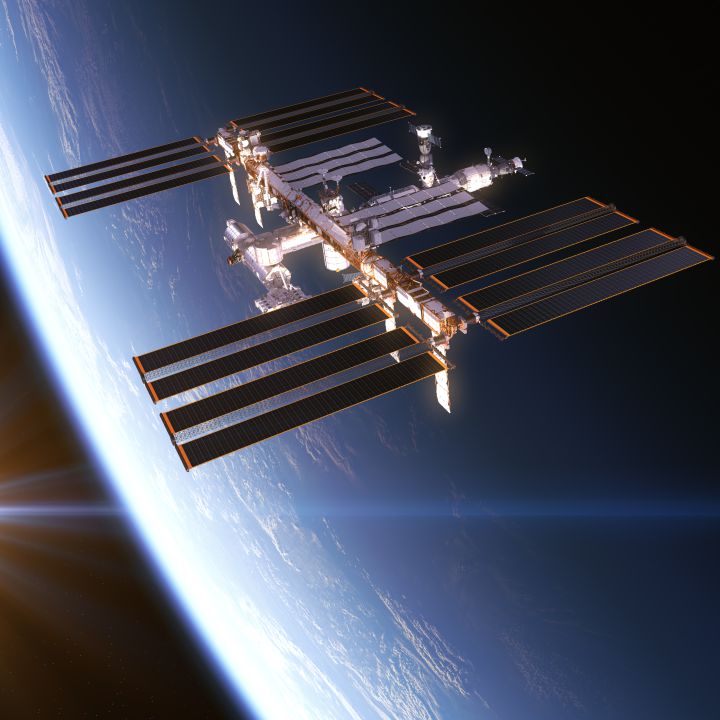 (Video) Cosmonauta ruso capta en video 5 ovnis