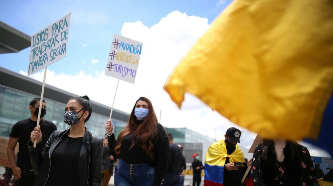 Pilotos y extranjeros varados piden que se reactiven los vuelos