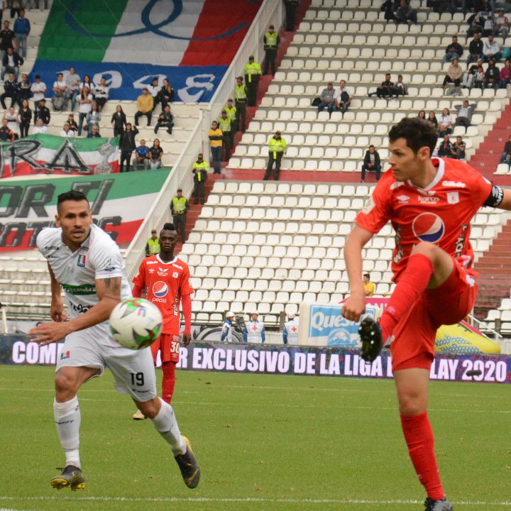 Al menos 110 futbolistas no recibieron salario durante la pandemia