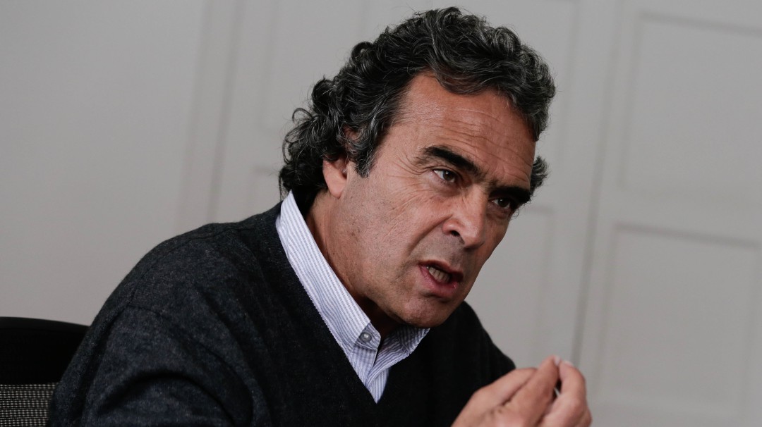 "Estamos fuera de los extremos": Fajardo sobre el uribismo y petrismo