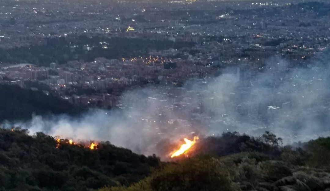 Incendio en Bogotá hoy Bomberos controlan incendio en los cerros