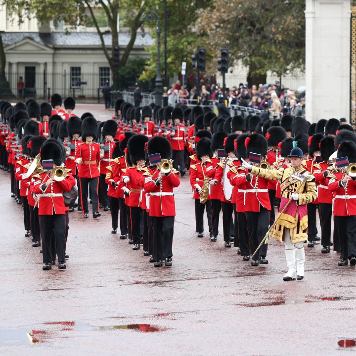 ¿Por qué la Guardia Real Inglesa usa sombreros tan altos?
