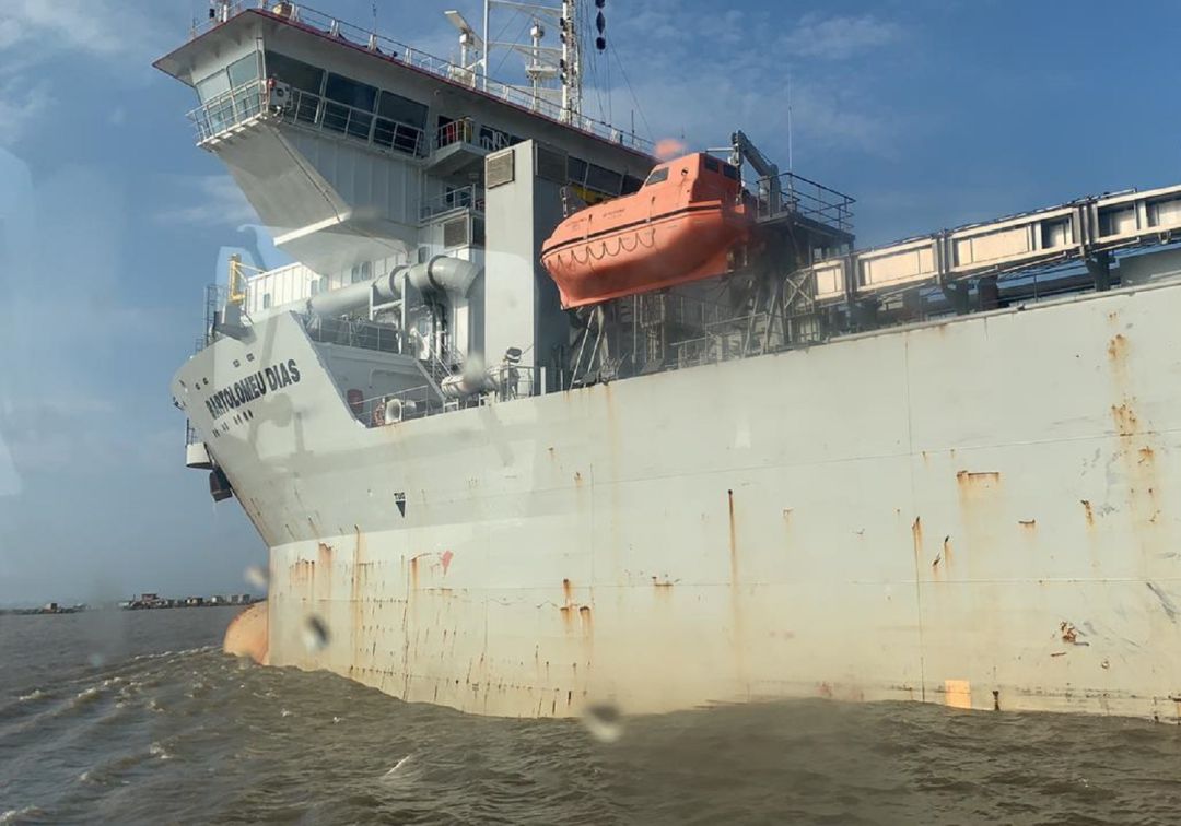 Portuarios optimistas al mejorar calado en el canal de acceso