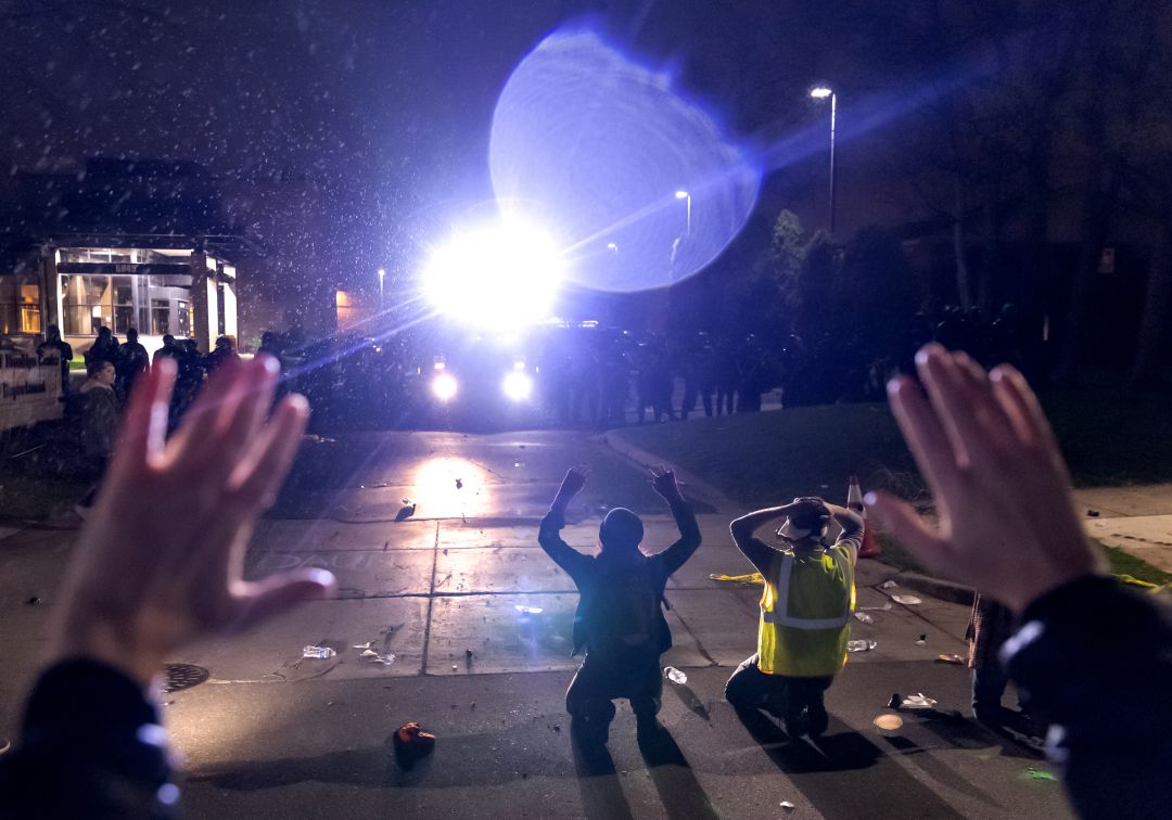 Renunció la oficial que disparó a joven negro de 20 años en Minneapolis