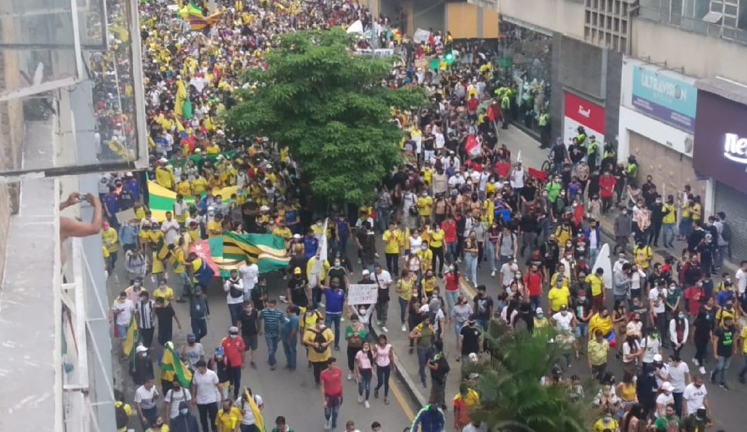 BUCARAMANGA BALANCE PARO NACIONAL POLICÍA: 54 Hombres De La Policía ...