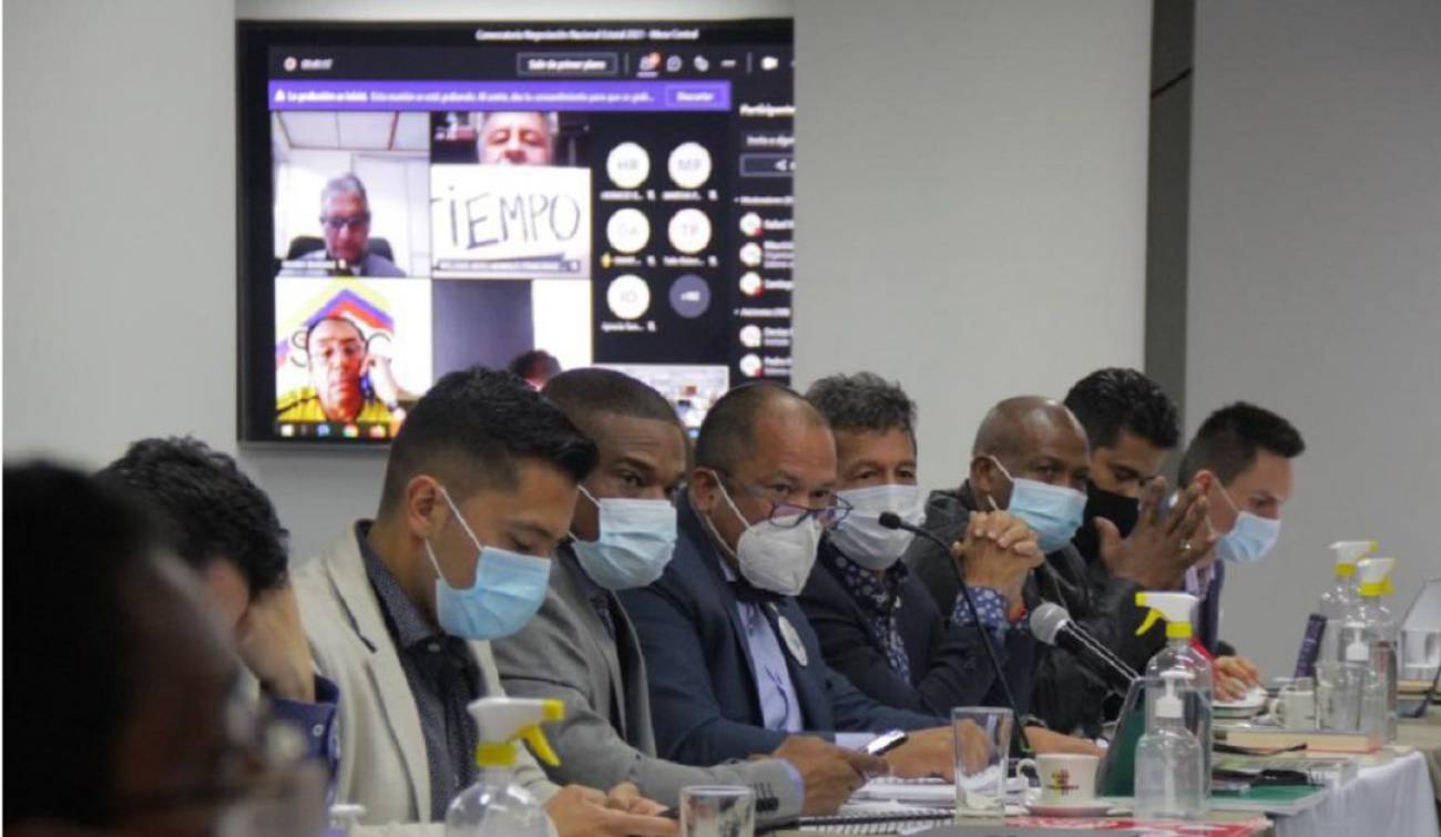 funcionarios gobierno y centrales obreras acuerdan alza salarial a servidores publicos economia caracol radio