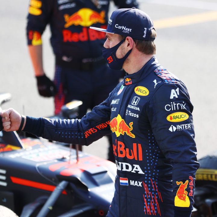 Verstappen ganó la clasificación en Monza y sumó puntos en el liderato