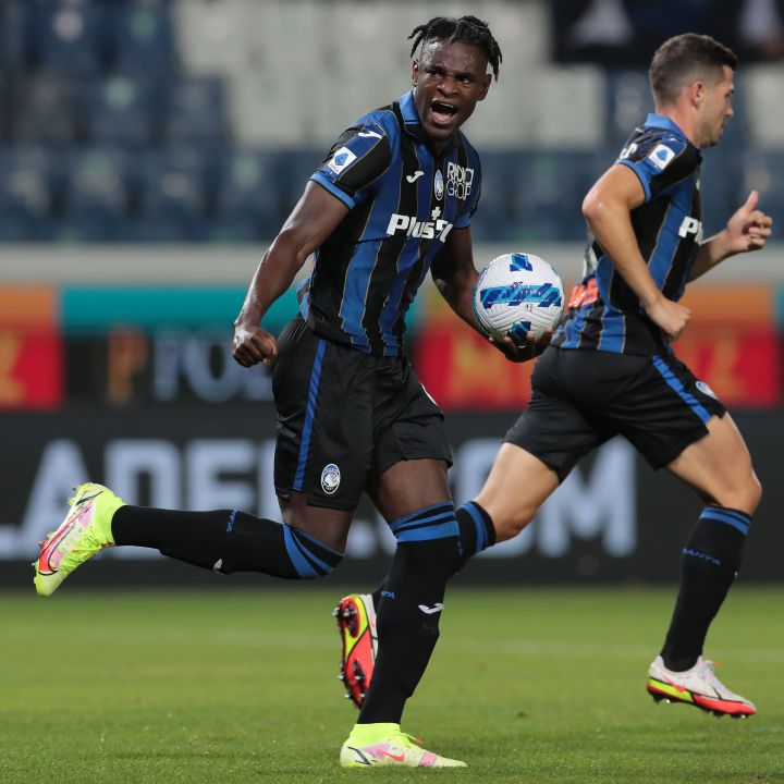 Duván Zapata regresó con gol, pero no pudo evitar la derrota del Atalanta