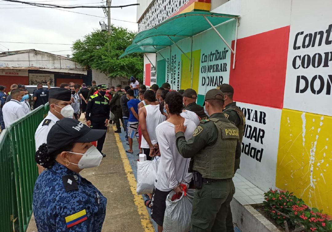 Trasladan a 150 detenidos a cárceles de Barranquilla