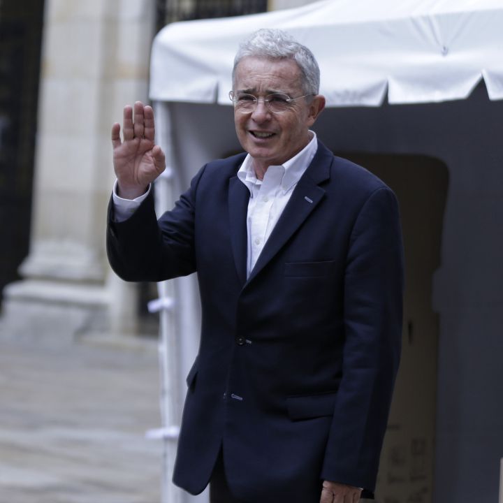 Si yo fuera el presidente asumiría la seguridad de Bogotá y Medellín: Uribe