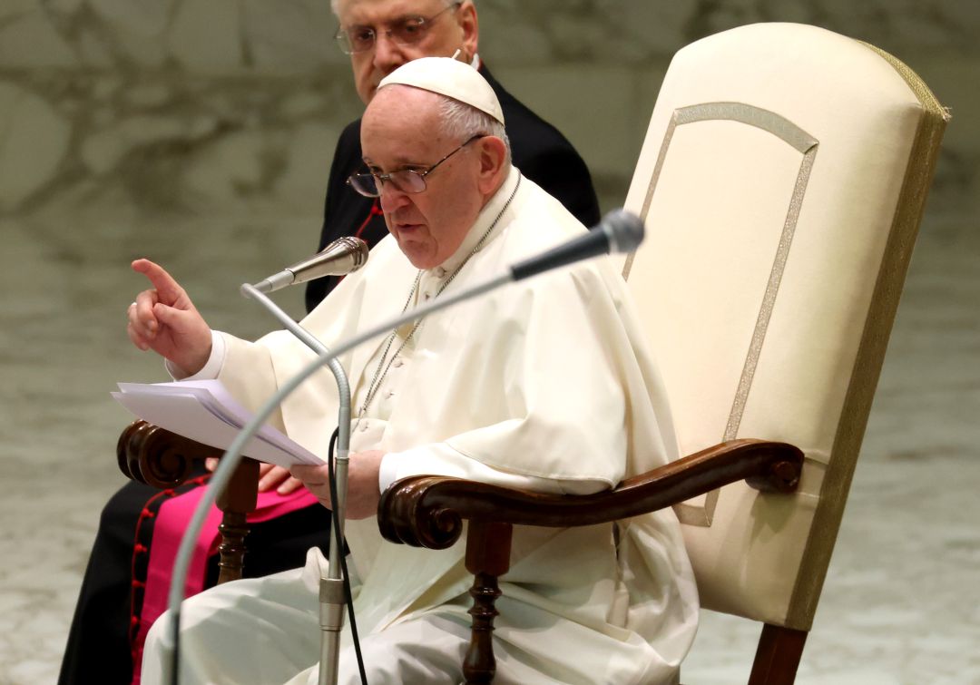 Papa Francisco pide acompañar a hijos con "orientación sexual diferente"