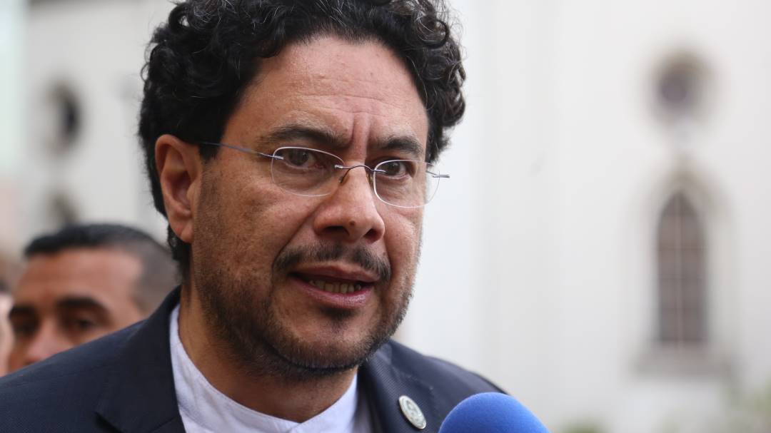 “Espero no sea solo un ataque contra Petro”: Iván Cepeda a participantes de debate