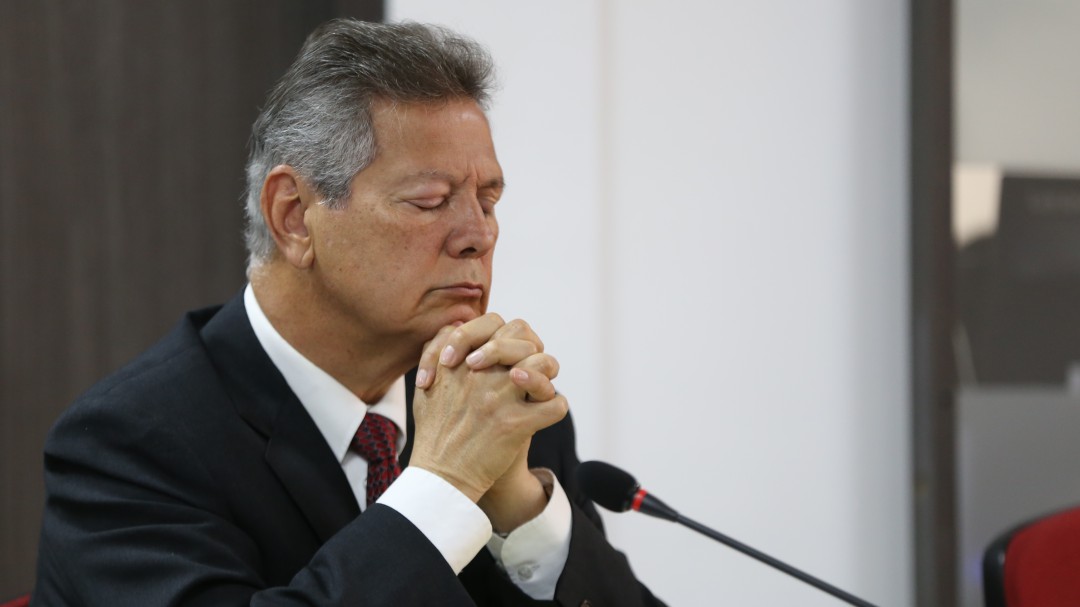 Exsenador denunció al banco que le cerró las cuentas por narcotráfico