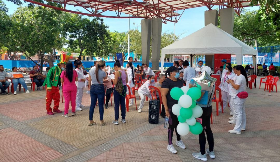 Visita de Caracol Radio al barrio Las Nieves Deporte Una de las