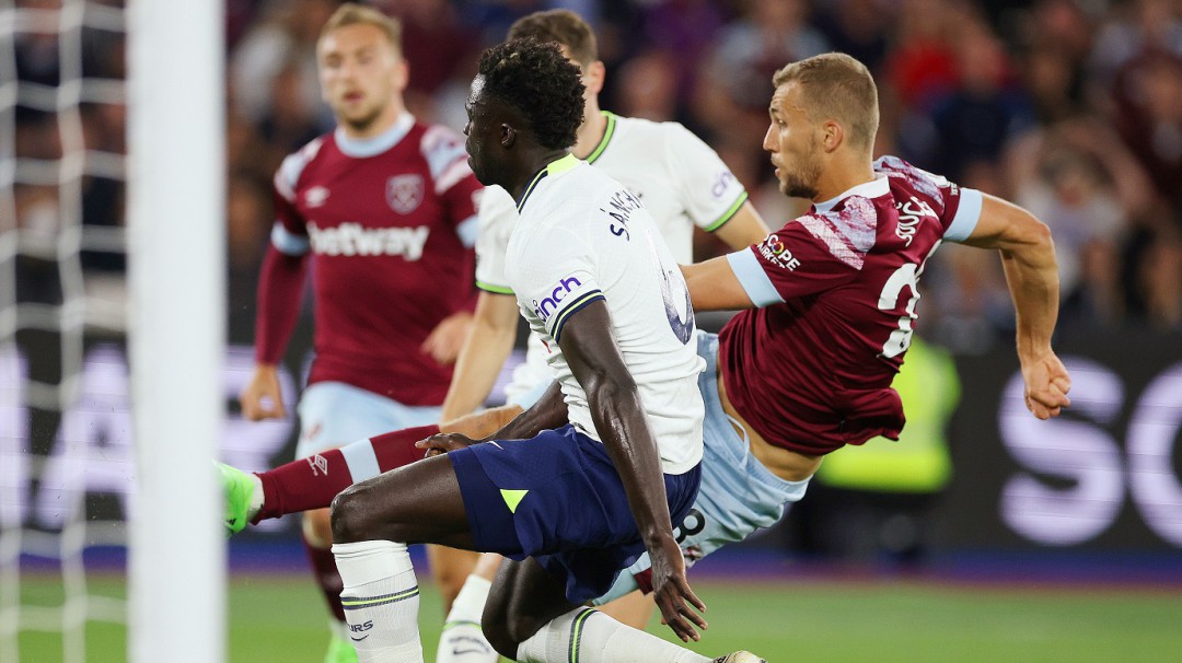 Davinson Sánchez, entre los mejores del Tottenham en empate con West Ham
