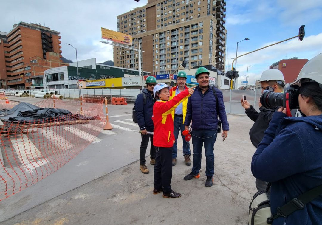 EN VIVO Claudia López en entrevista recorriendo Bogotá en hora pico hoy