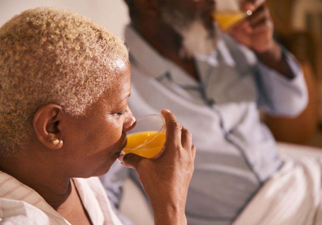 ¿Por qué tomar jugo de naranja no es tan saludable como creíamos?
